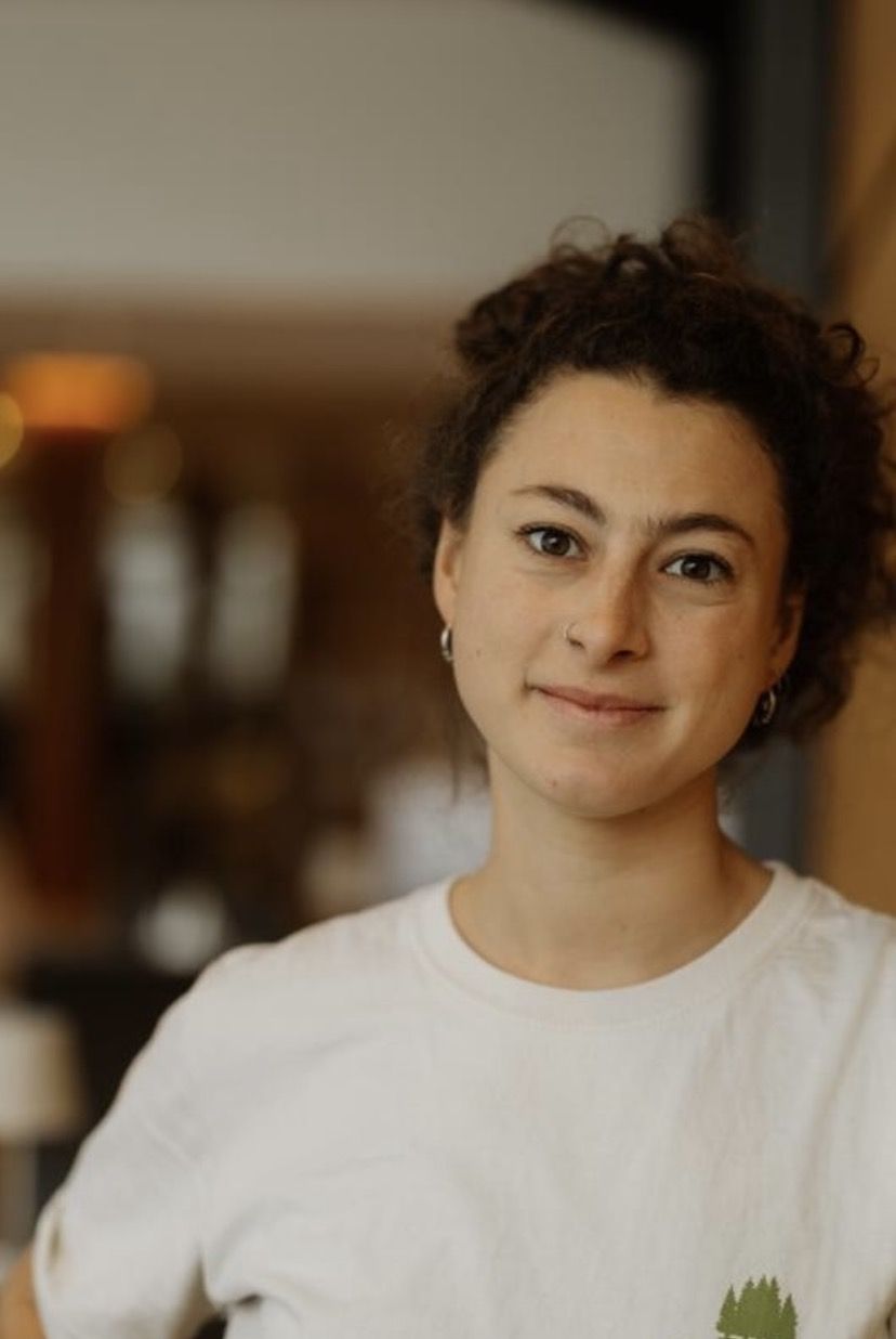 Laura Engel - Coach für psychedelische Intention Setting und Integration LSD Retreat